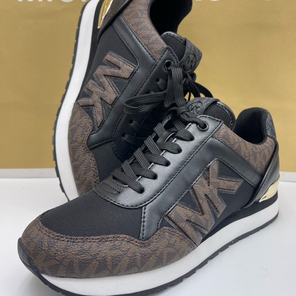 Michael Kors MADDY TRAINER MK SIG SM/MK PATCH
49F1MAFS1B Athletic Sneakers
Brown - Picture 15 of 16
